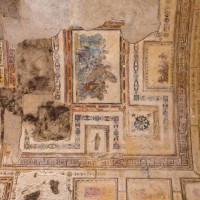 Admire beautifully preserved paintings on this exclusive Domus Aurea Tour