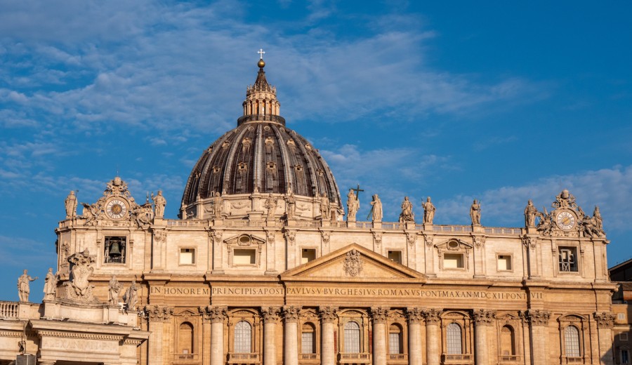 Explore the grand basilica of Saint Peter on this semi-private tour.